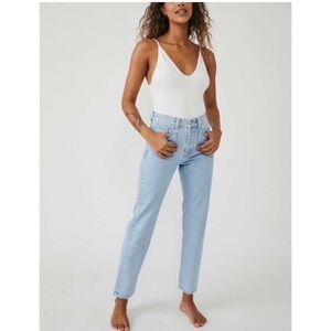 We The Free women’s A New Day mid rise straight leg  Blue Jeans size 27.